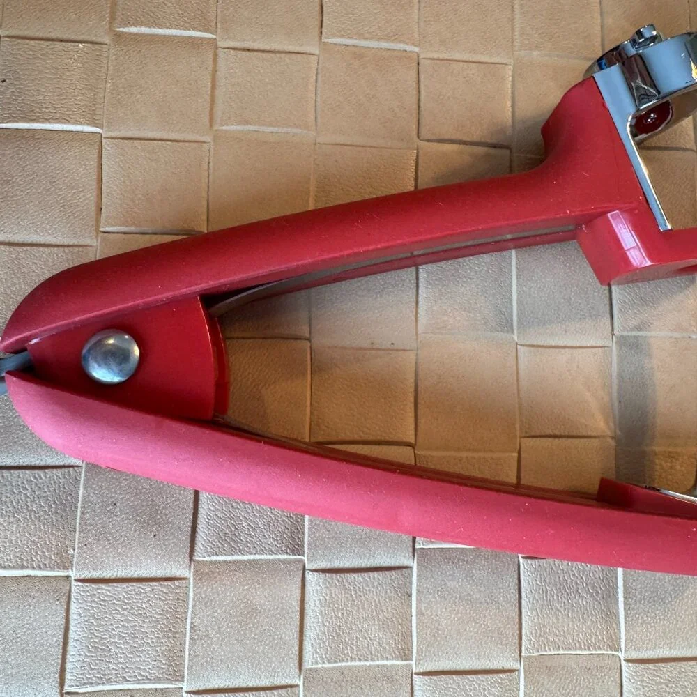 Oxo Good Grips Cherry and Olive Pitter Red